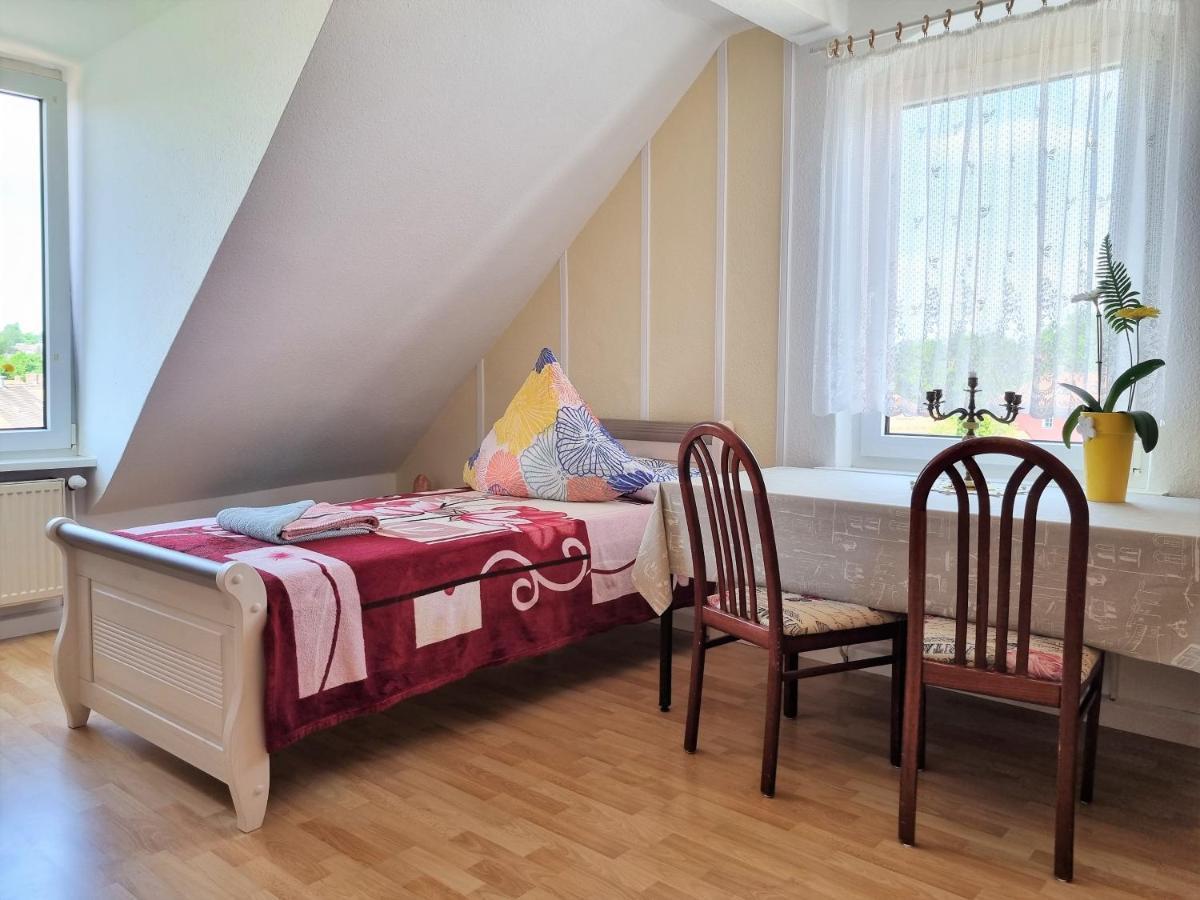 Apartment Bayreuth, Grosse Ferienwohnung Im Haus Mit Kunst, 3 Schlafzimmer, Kueche, Parkplatz Luaran gambar