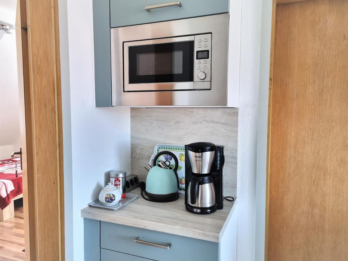Apartment Bayreuth, Grosse Ferienwohnung Im Haus Mit Kunst, 3 Schlafzimmer, Kueche, Parkplatz Luaran gambar
