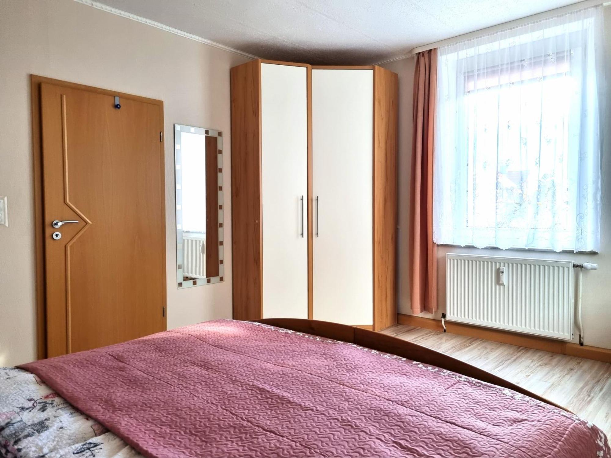 Apartment Bayreuth, Grosse Ferienwohnung Im Haus Mit Kunst, 3 Schlafzimmer, Kueche, Parkplatz Luaran gambar